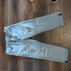 Women's Levi's 28 high waist Wedgie Straight shredded front and back right thigh